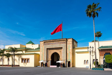 Batiment avec drapeau du Maroc
